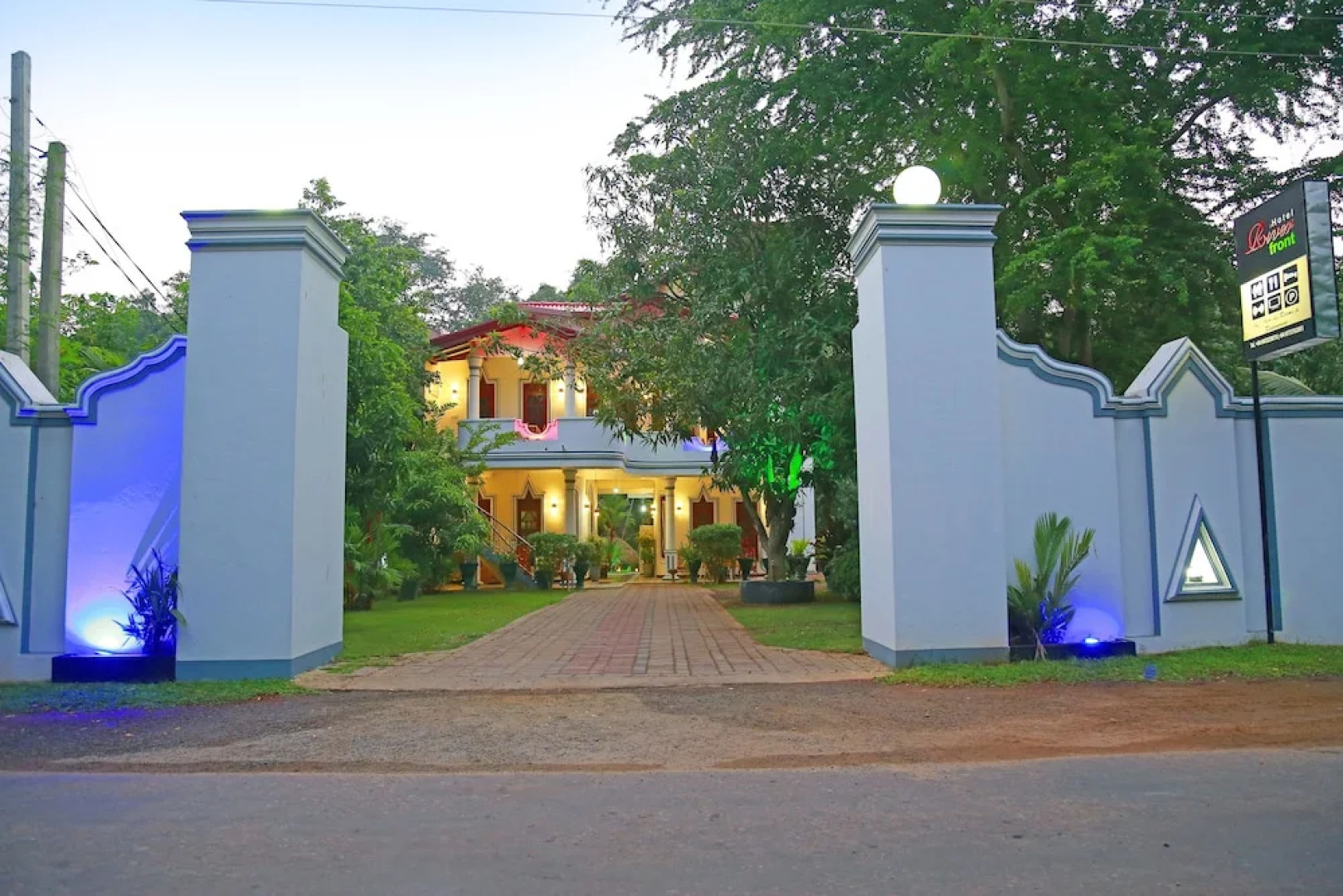 Yala Hotel River Front