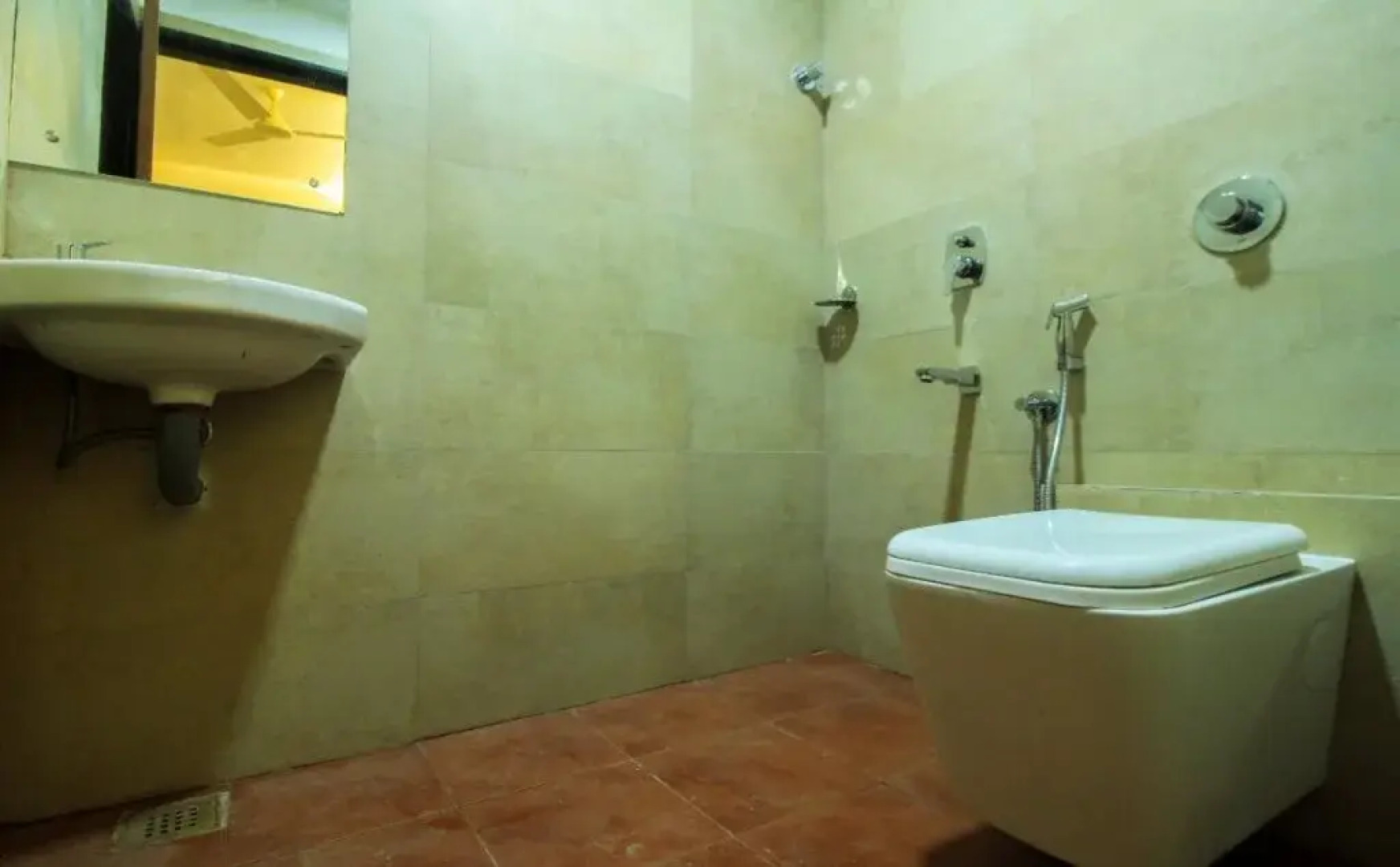 Varcity Bay By OYO Rooms