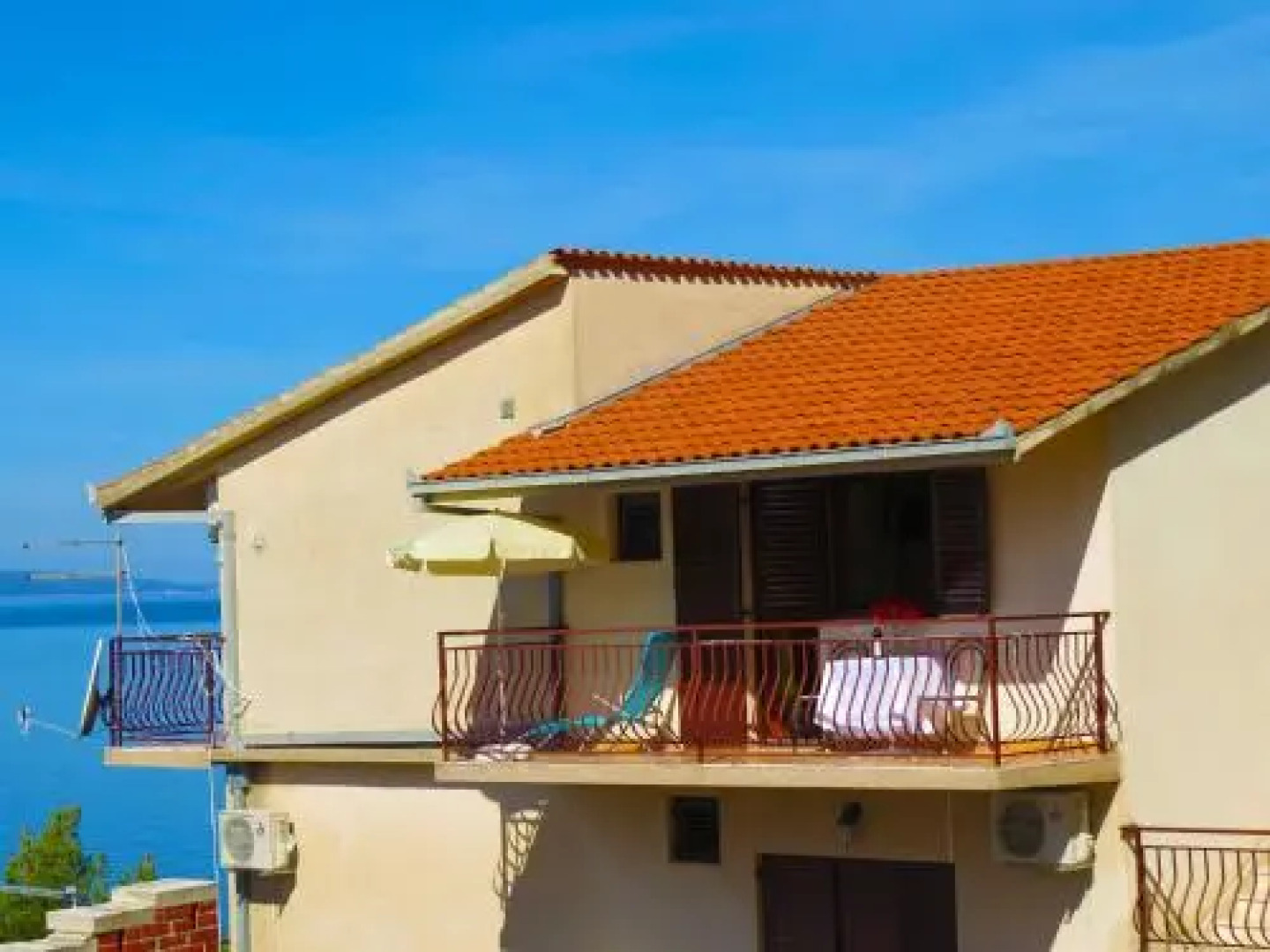 Apartments Pino Brela