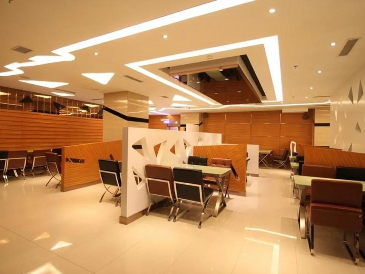 Urumqi City Langcheng Hotel