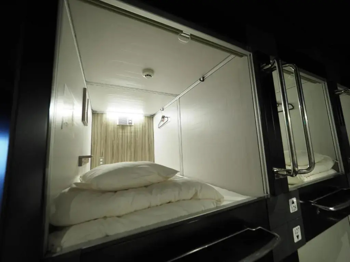 Leo Yu Capsule Hotel Nishifunabashi
