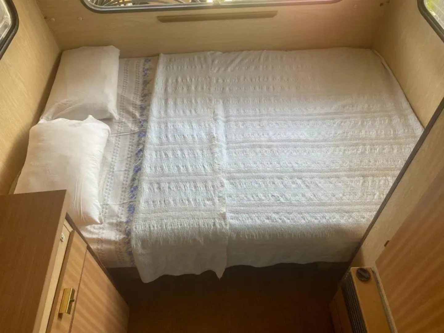 San Mamas Seaside Cottage-House and Garden w caravan