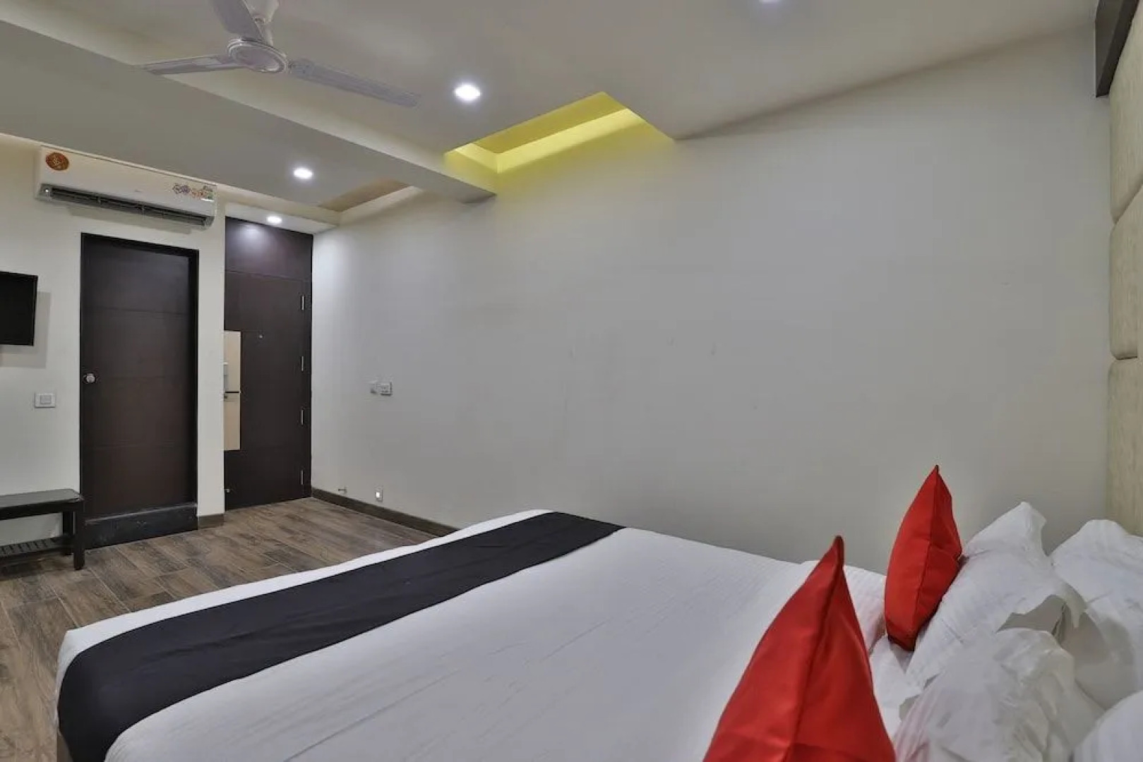 Capital O 41581 Hiriz Hotel