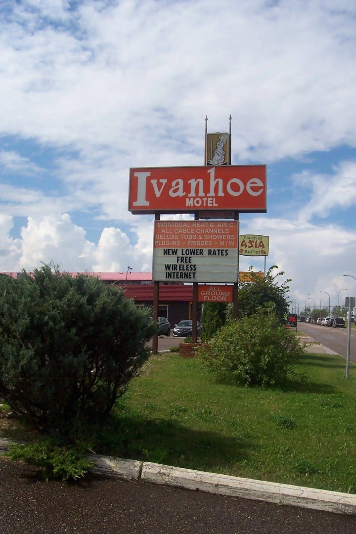 Ivanhoe Motel