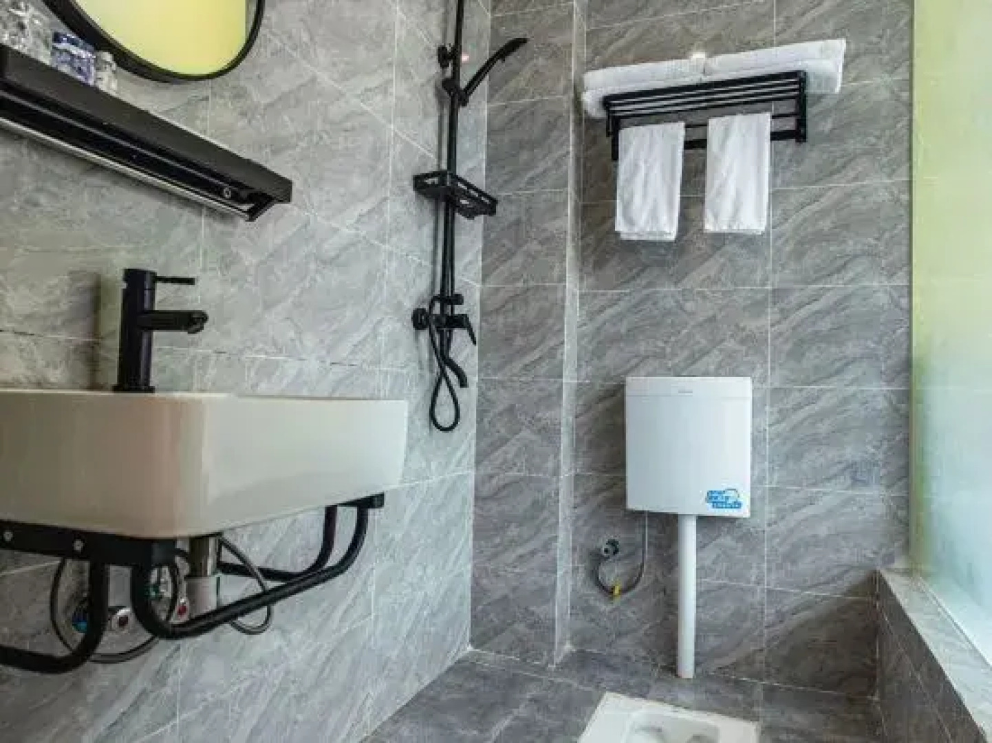 Kangding Wengmu Hot Spring Mountain Villa