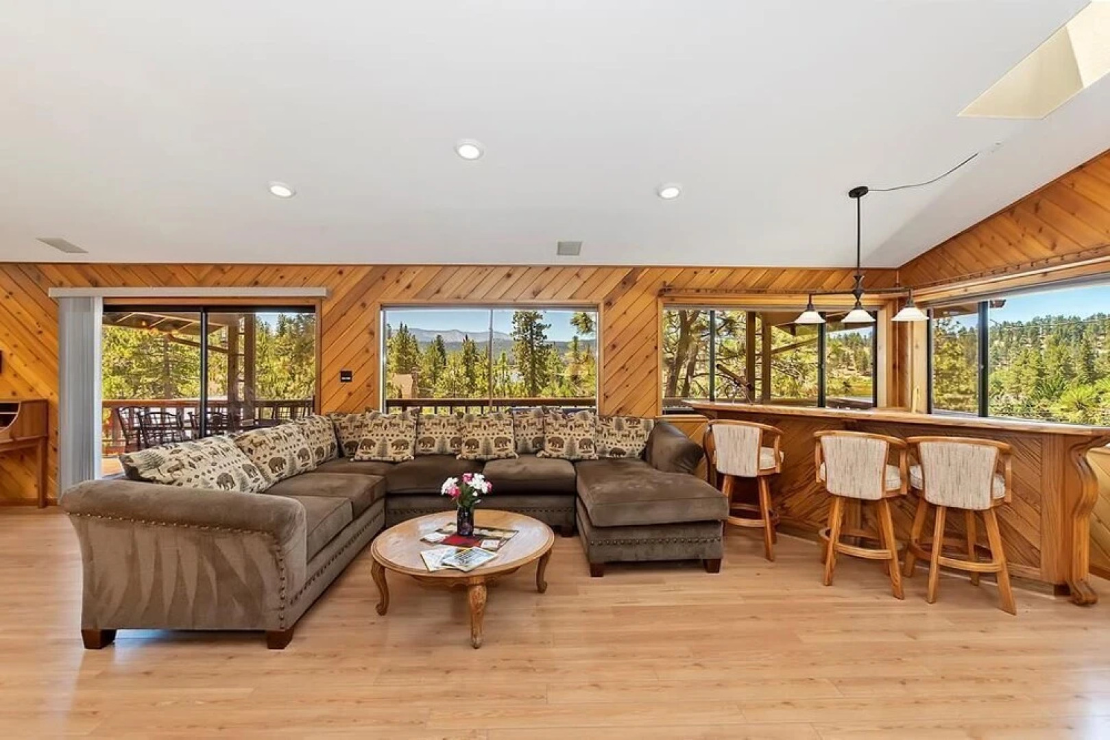 033 - Bruin Trail Retreat