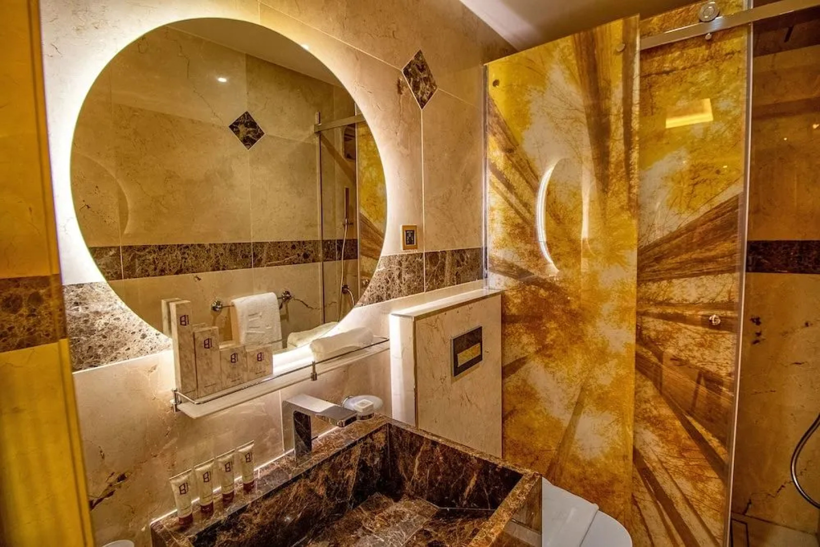 No 1 Oxford Street Hotel And Suites