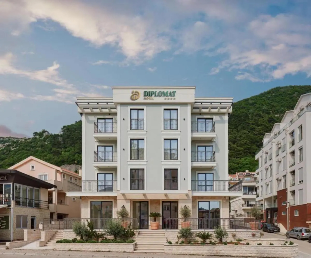 Отель Diplomat