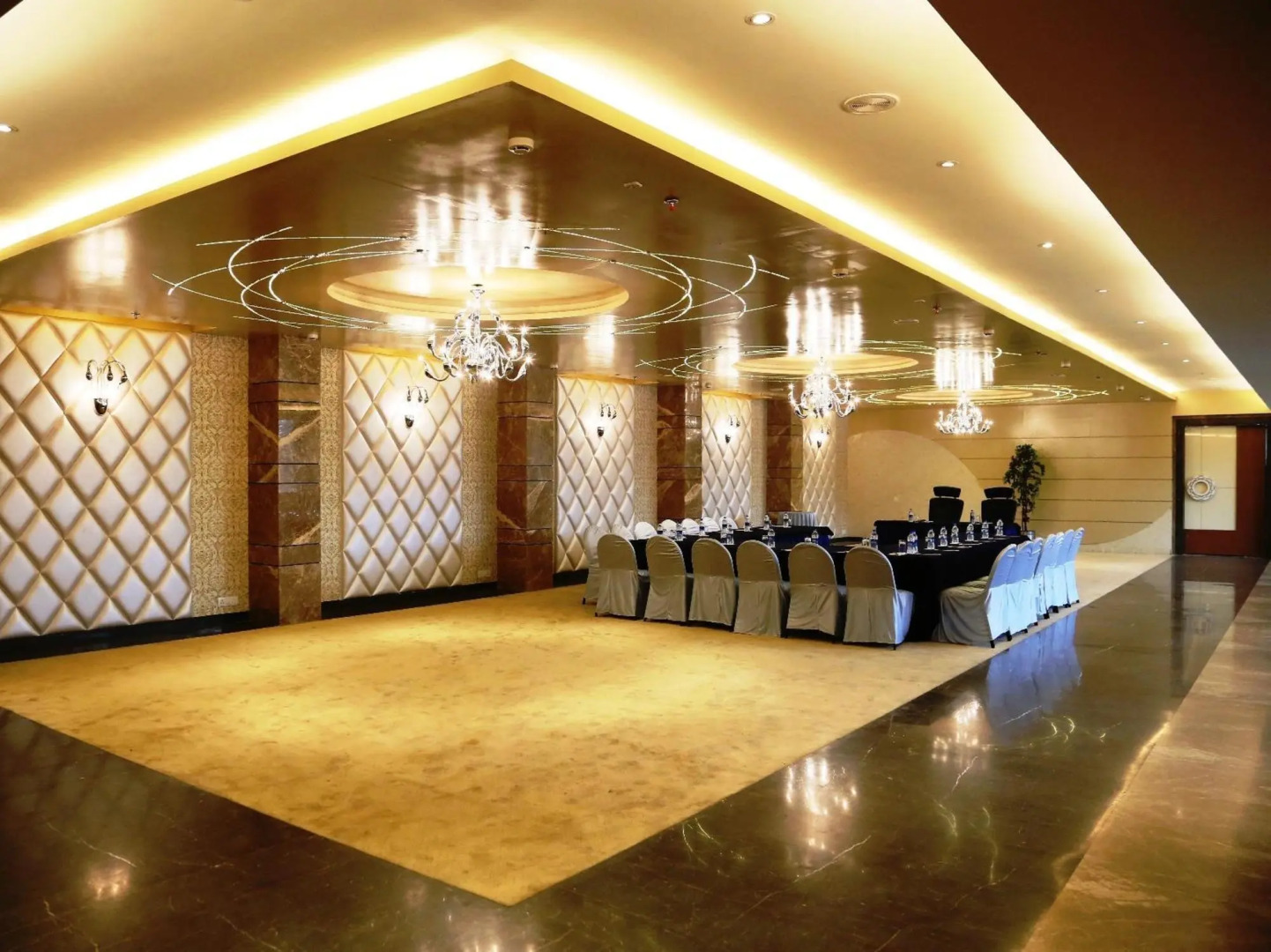 Hotel Dayal Paradise