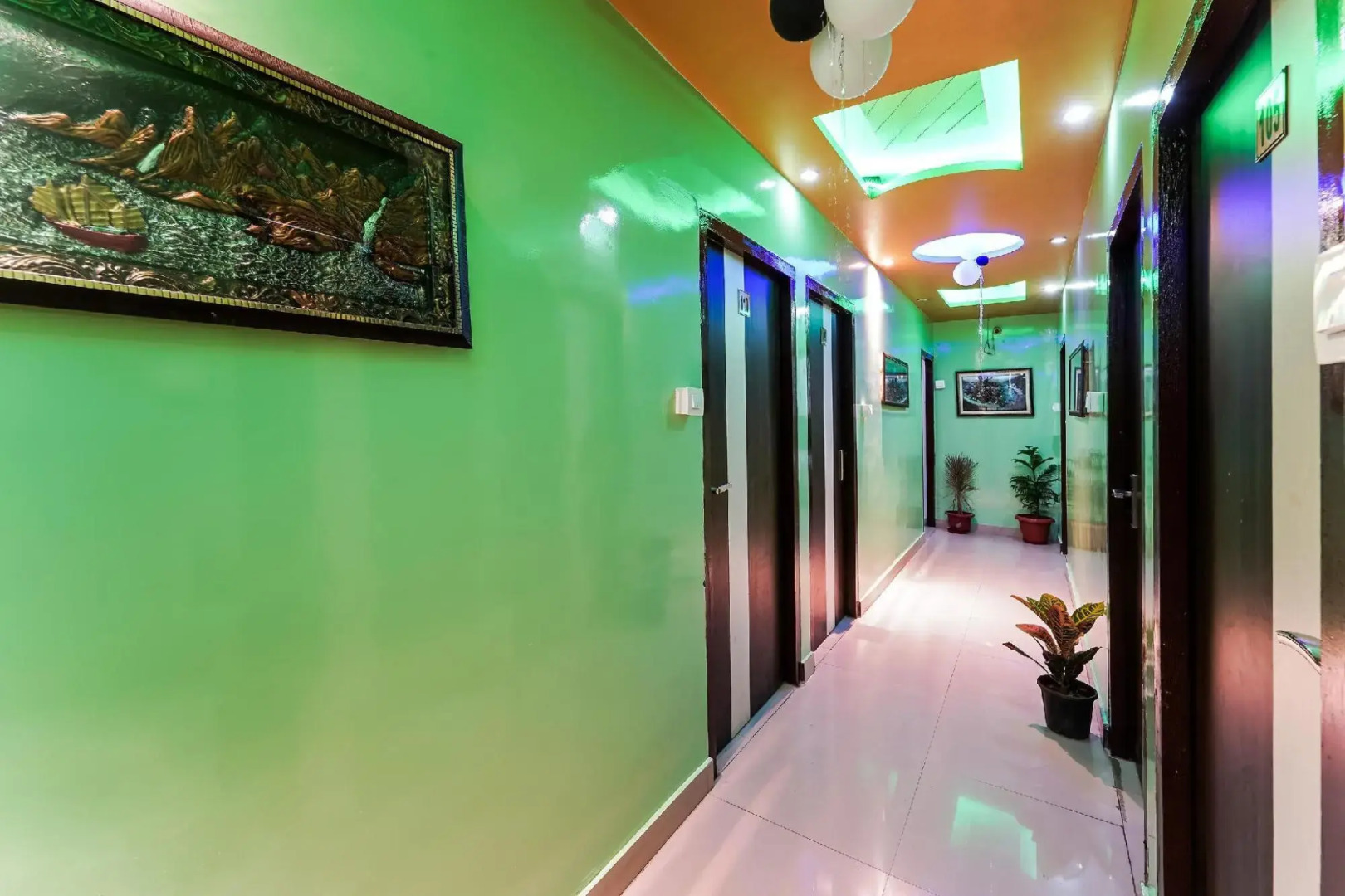 Hotel Landlord by OYO Rooms