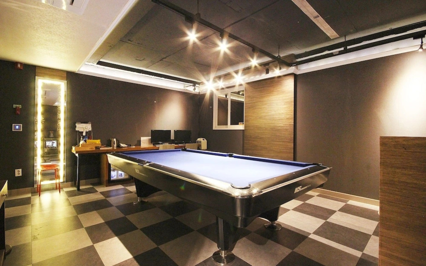 Yeongju Case Business Hotel