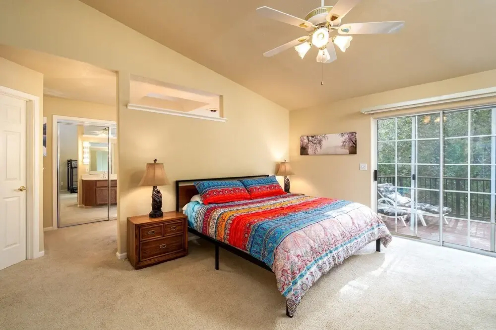 Happy Trails - Updated Home with Cozy Sunroom by Yosemite Region Resorts