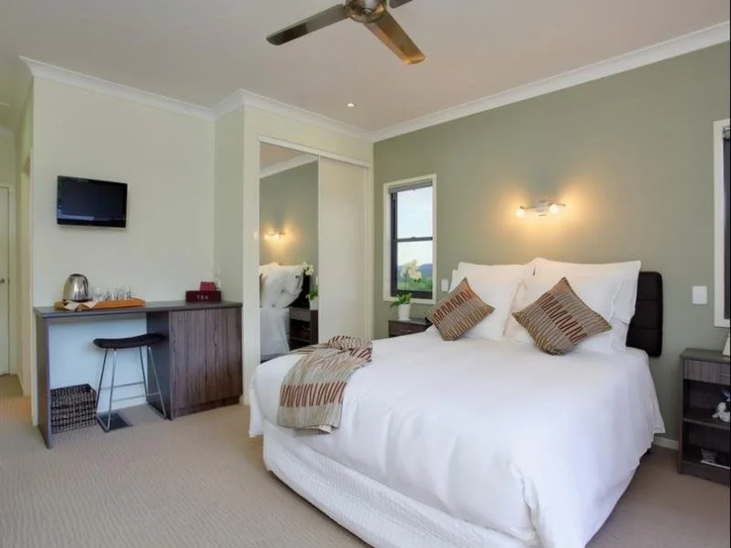 Mary Valley Views B + B