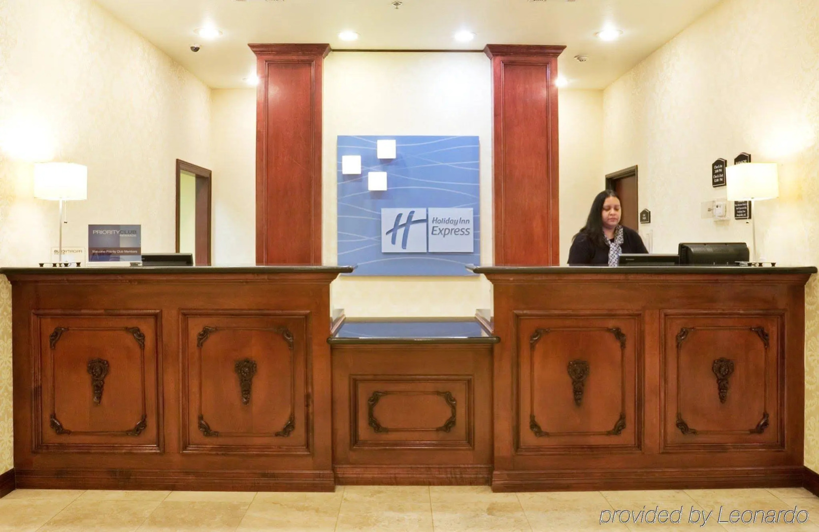 Holiday Inn Express & Suites New Boston by IHG