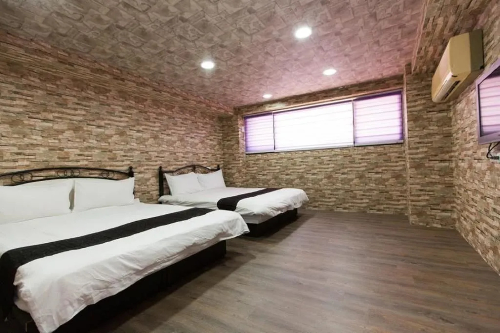 Hot Spring Holiday Inn