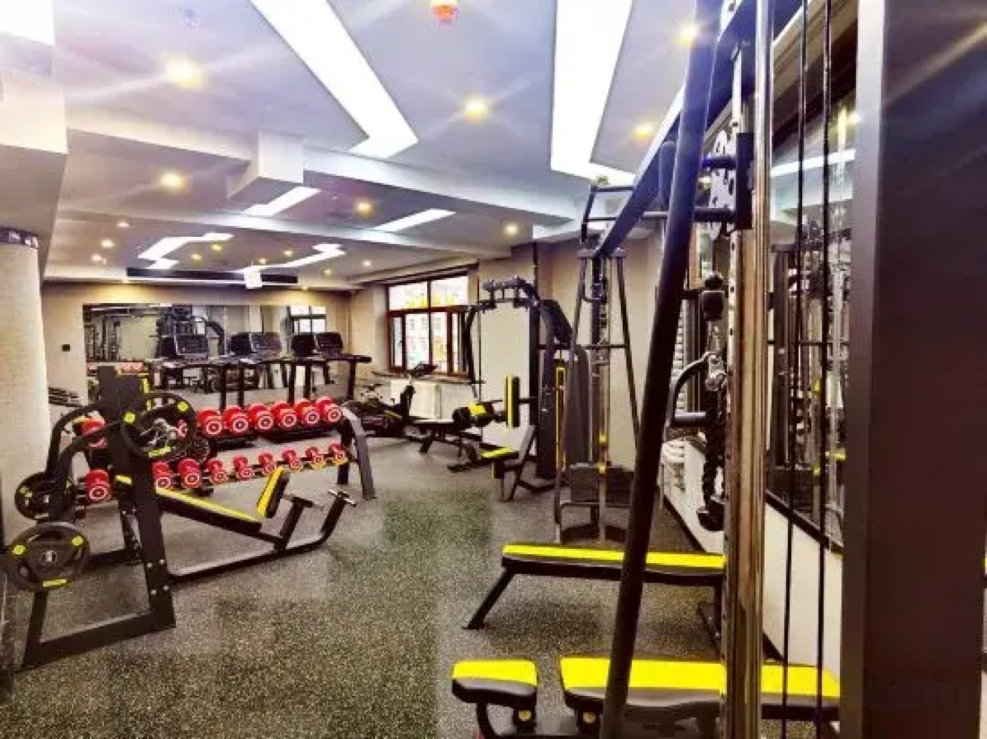 Heilongchen Business Hotel (Heihe Railway Station)