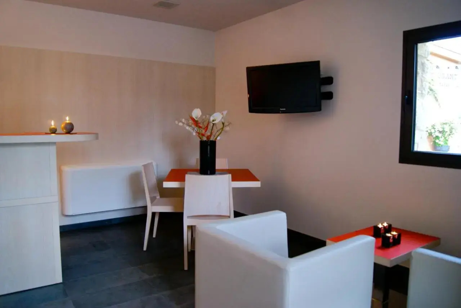Restaurante y Alojamiento Can Mach