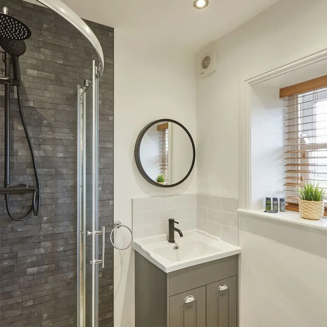 Host Stay Dunsley Chapel