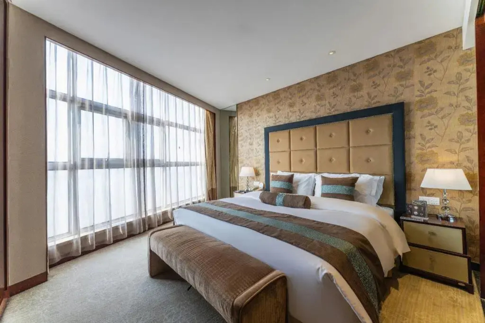 XinHua JianGuo Hotel