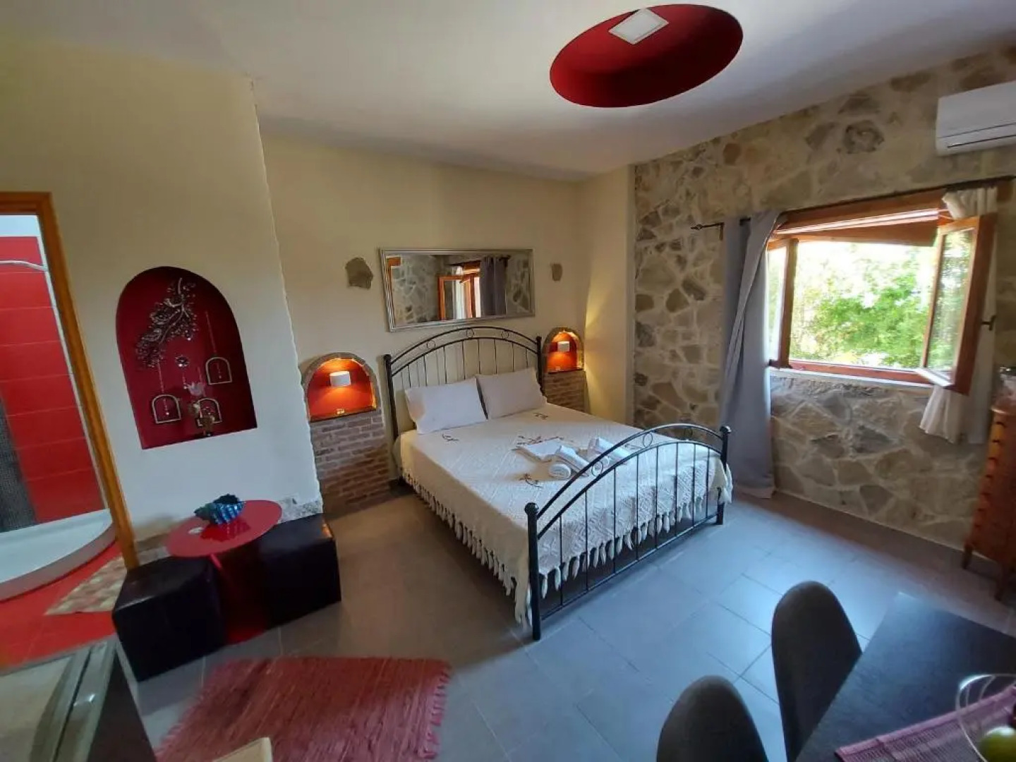 Aristos Apartments & Suites