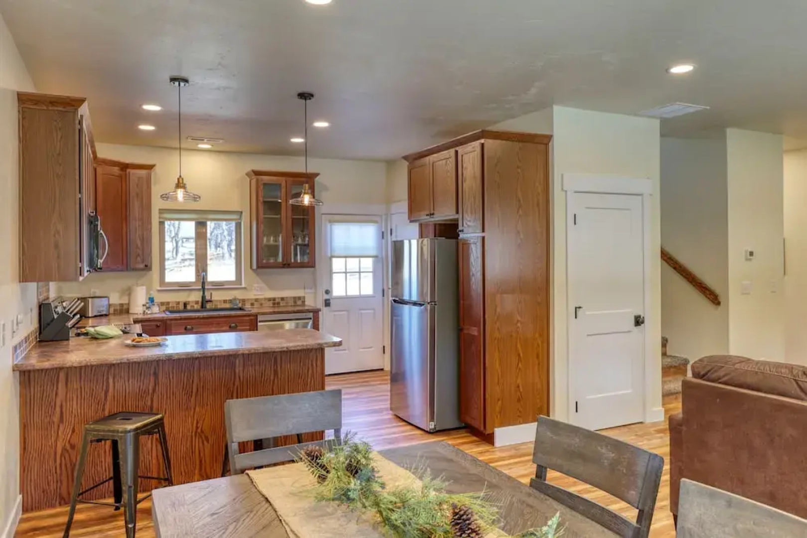 Gold Mining Condo King Bed Modern Comforts