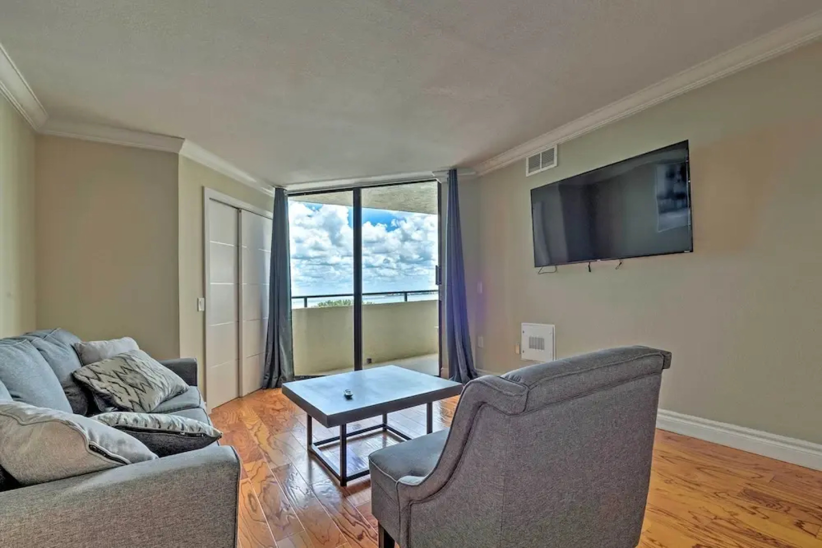 Modern Waterfront Hudson Condo w/ Resort Pool!