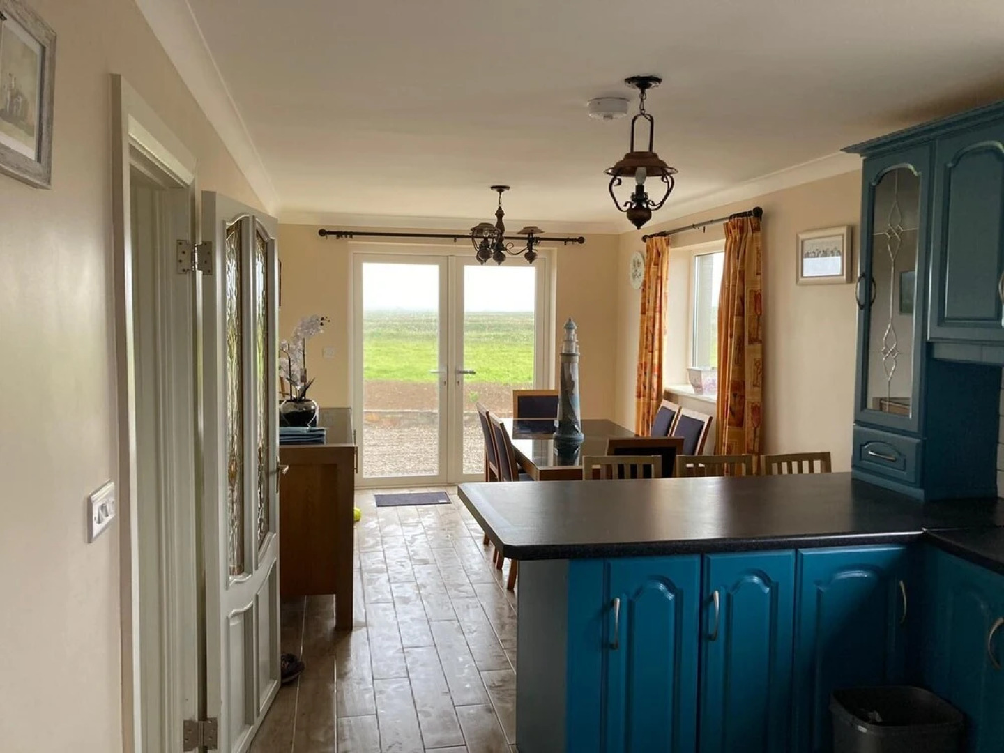 Beautiful 3-bed Cottage in Scenic Sea View