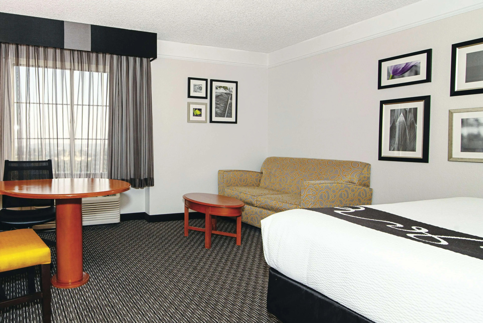 La Quinta Inn & Suites by Wyndham Ontario Airport