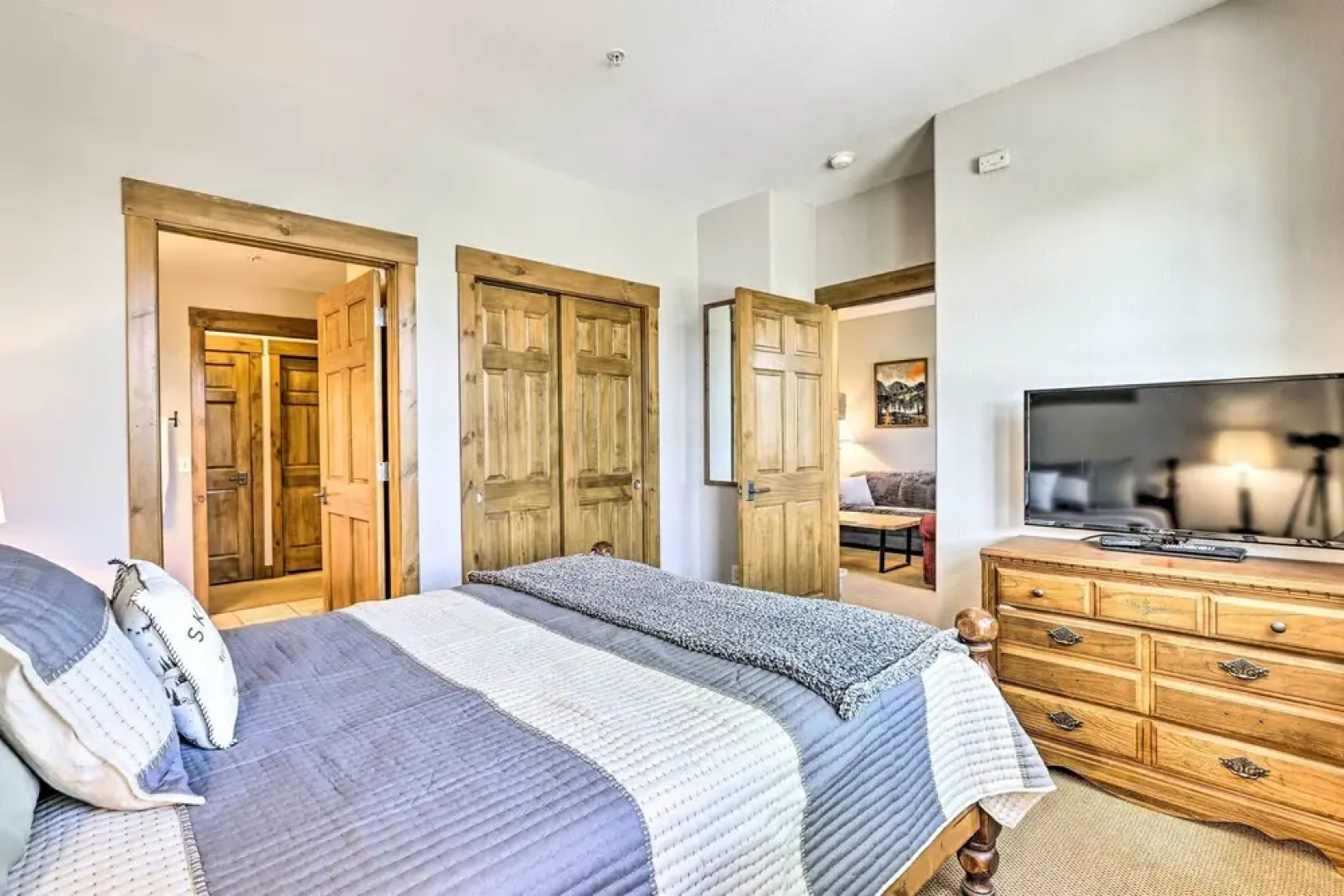 Idyllic Condo w/ Grill < 1 Mi to Granby Ranch