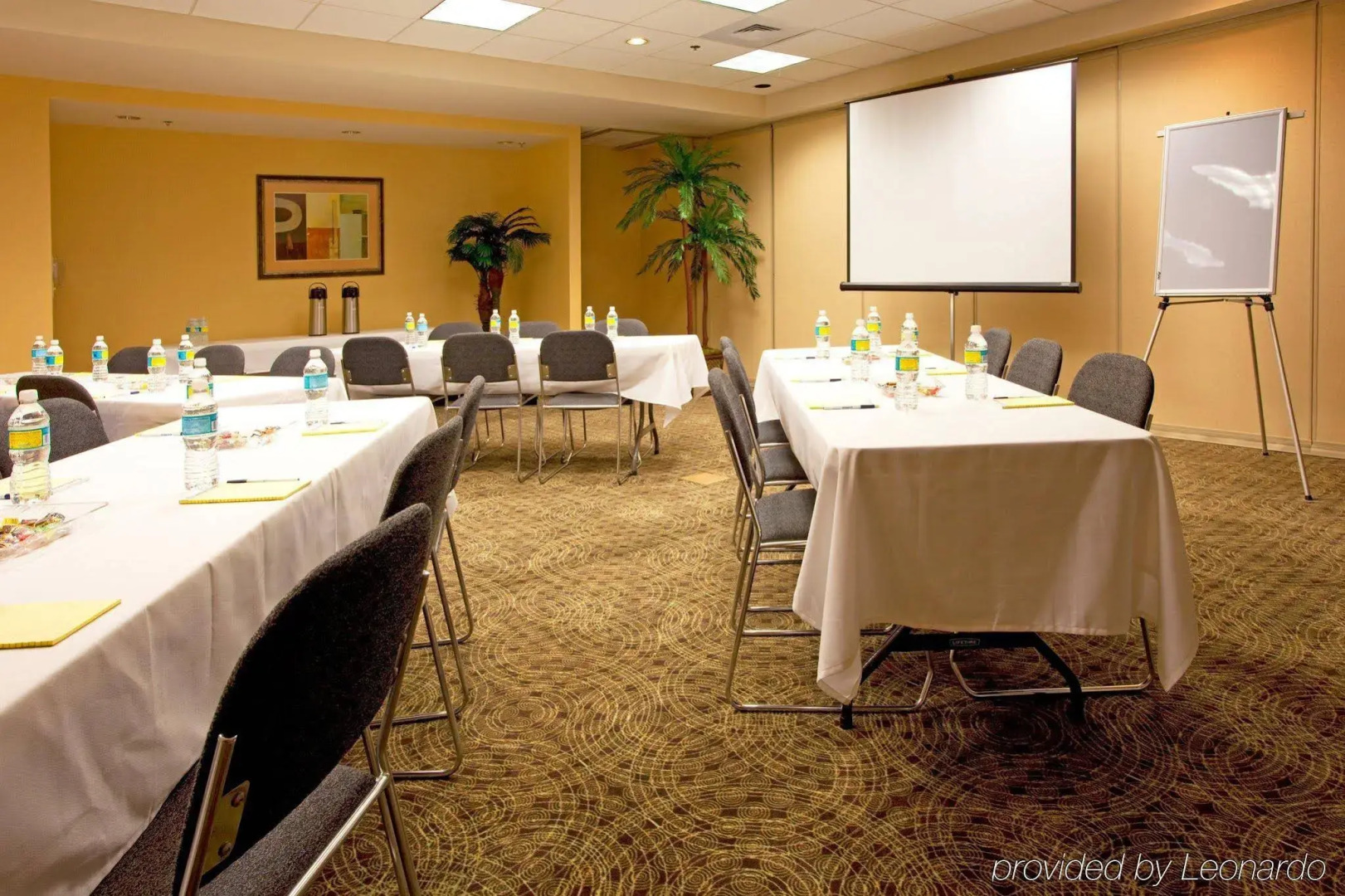 Holiday Inn Express & Suites Chaffee-Jacksonville West by IHG