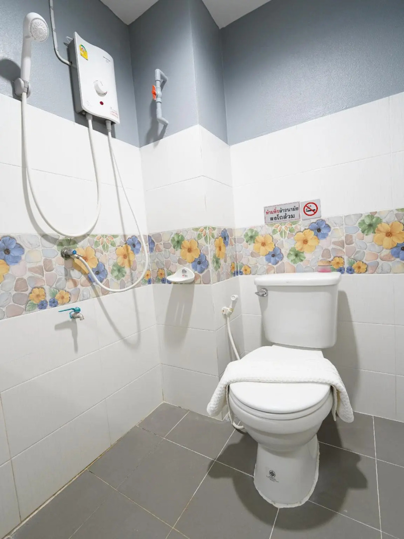 RoomQuest Rojana Industrial Estate Prachinburi