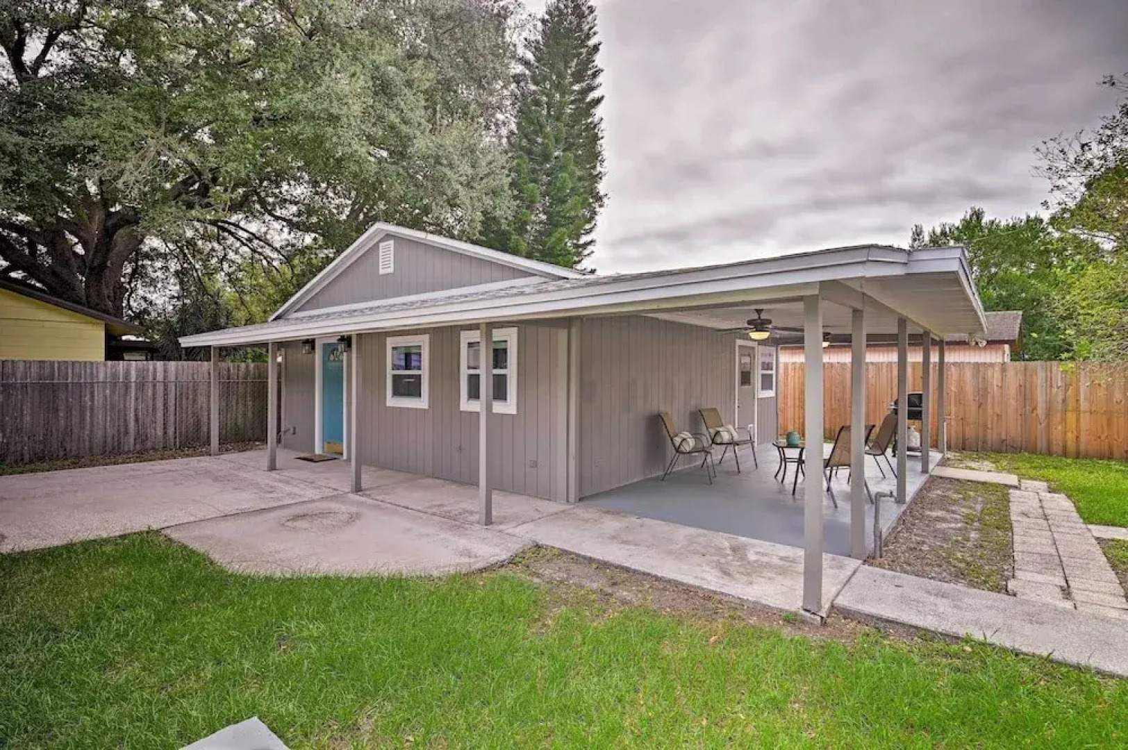 Walkable Winter Garden Bungalow: 3 Blocks to Dtwn
