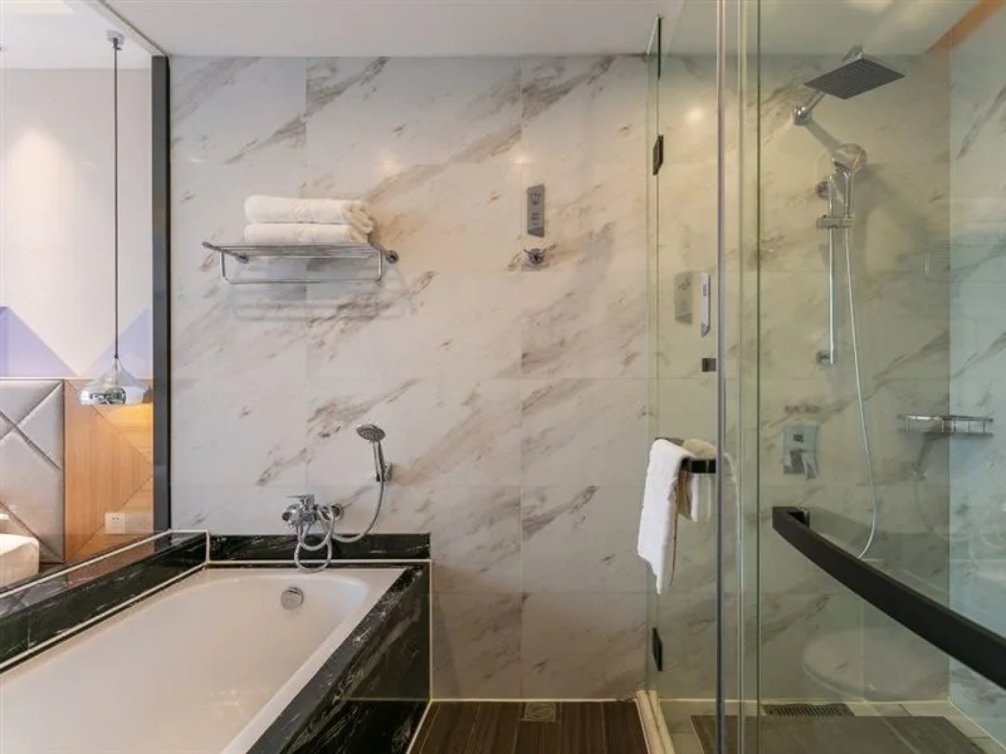 Borrman Hotel Hechi Bama