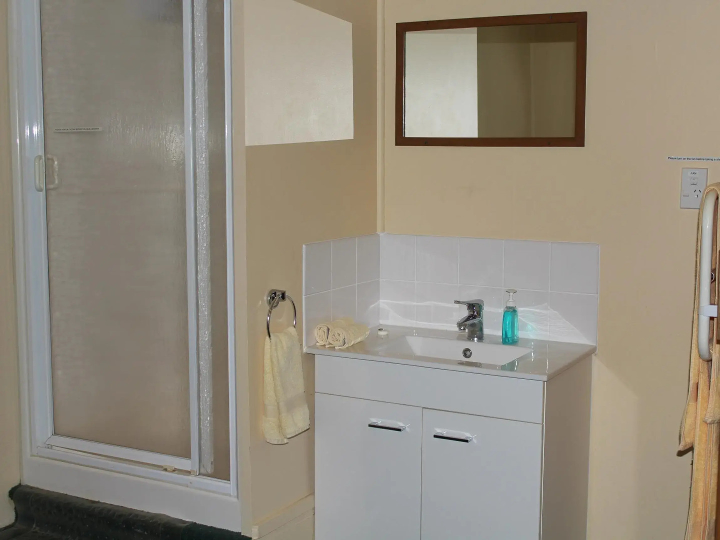 Brook House Bed & Breakfast and Cottages