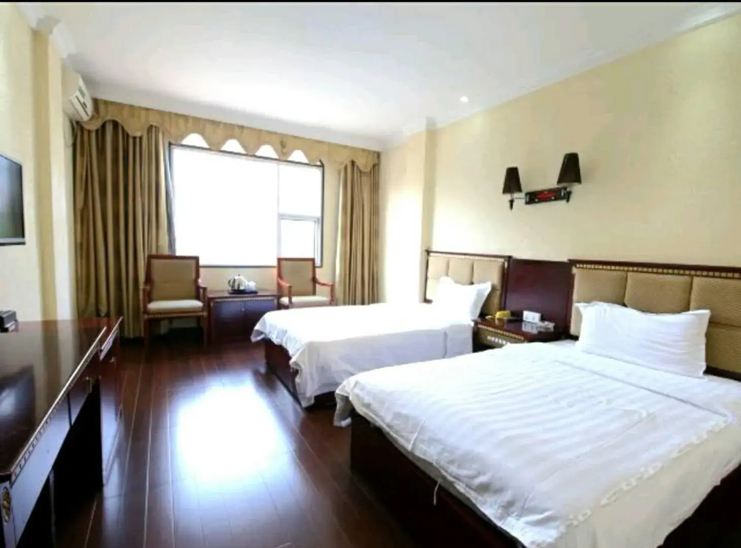Putian Xianyou Phoenix Business Hotel