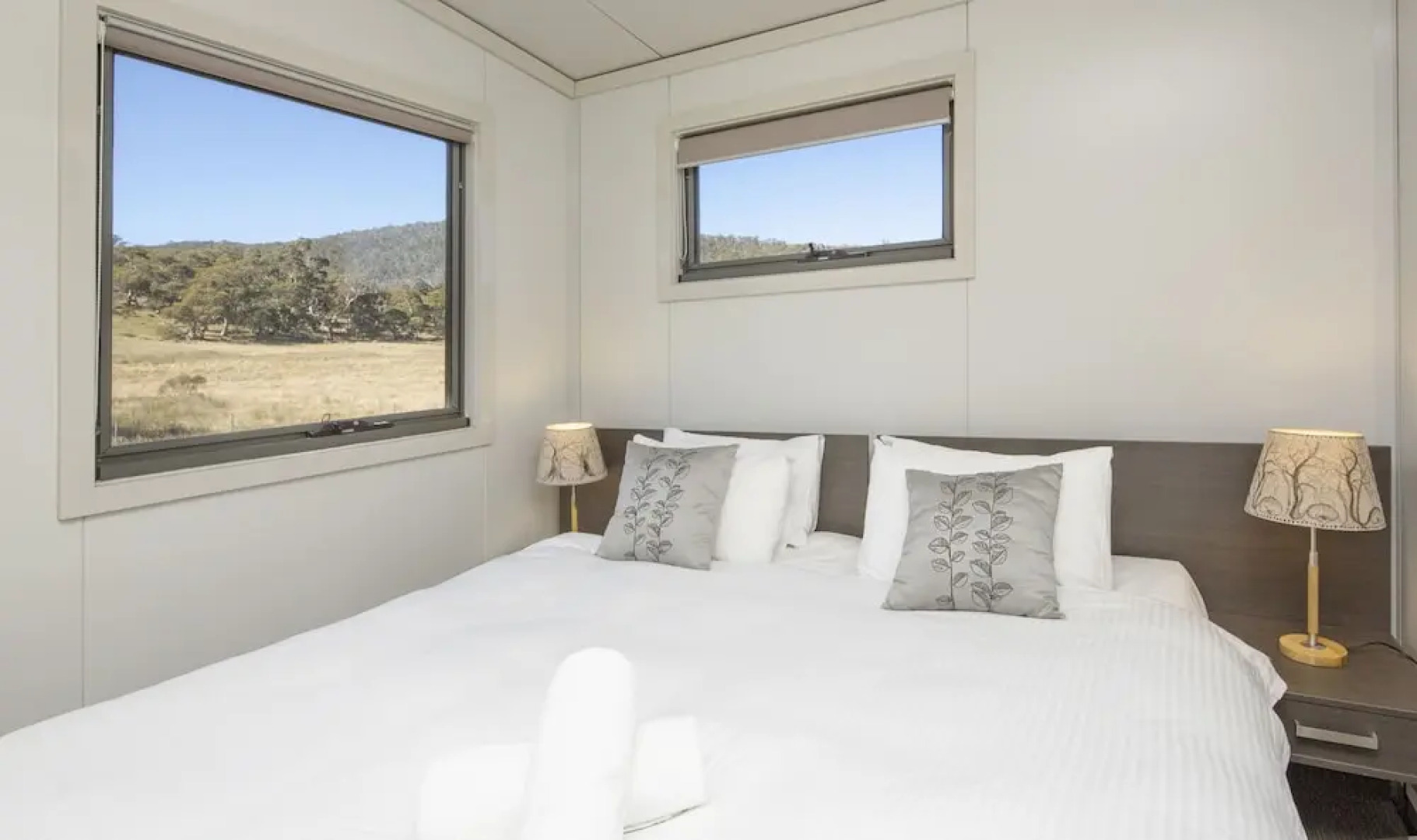 Ecocrackenback 12 'Sustainable, luxurious chalet close to the slopes.'