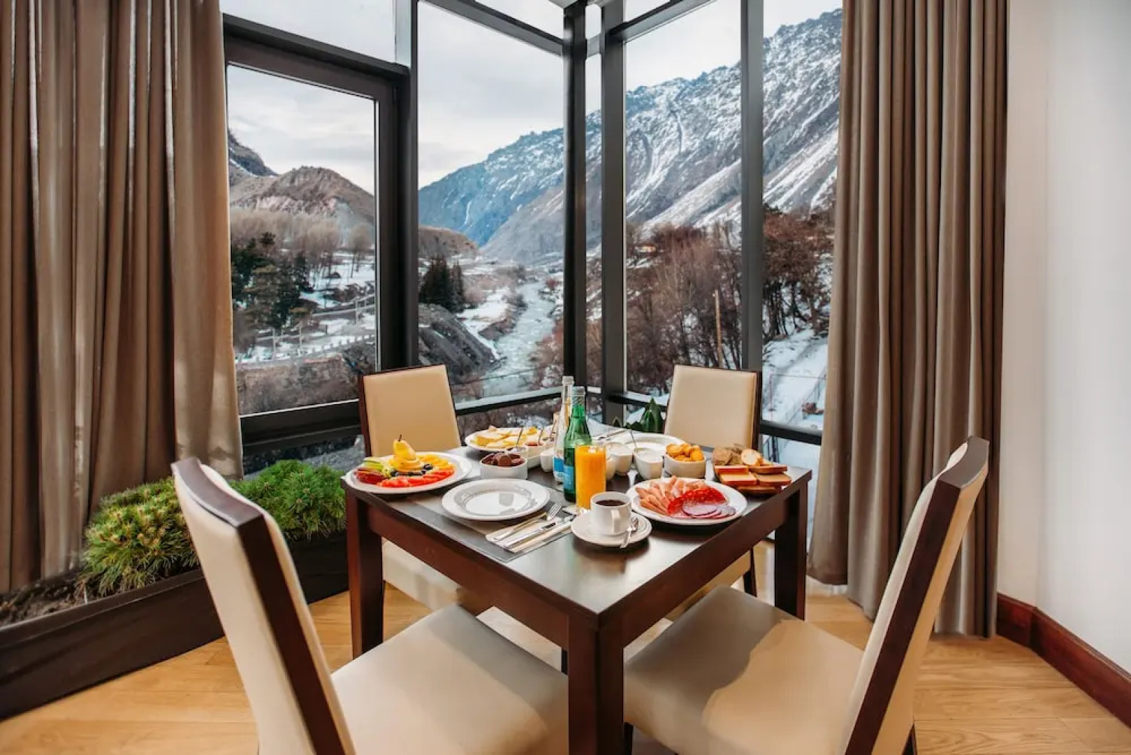 Отель Porta Caucasia