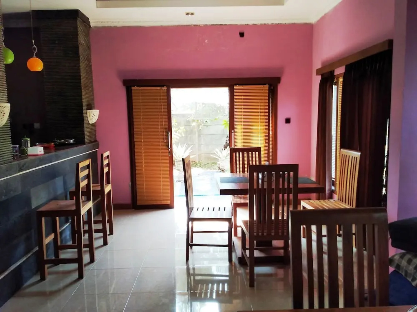 A Very Nice Cozy Family Home With 2 Floors, Fully Furnished.