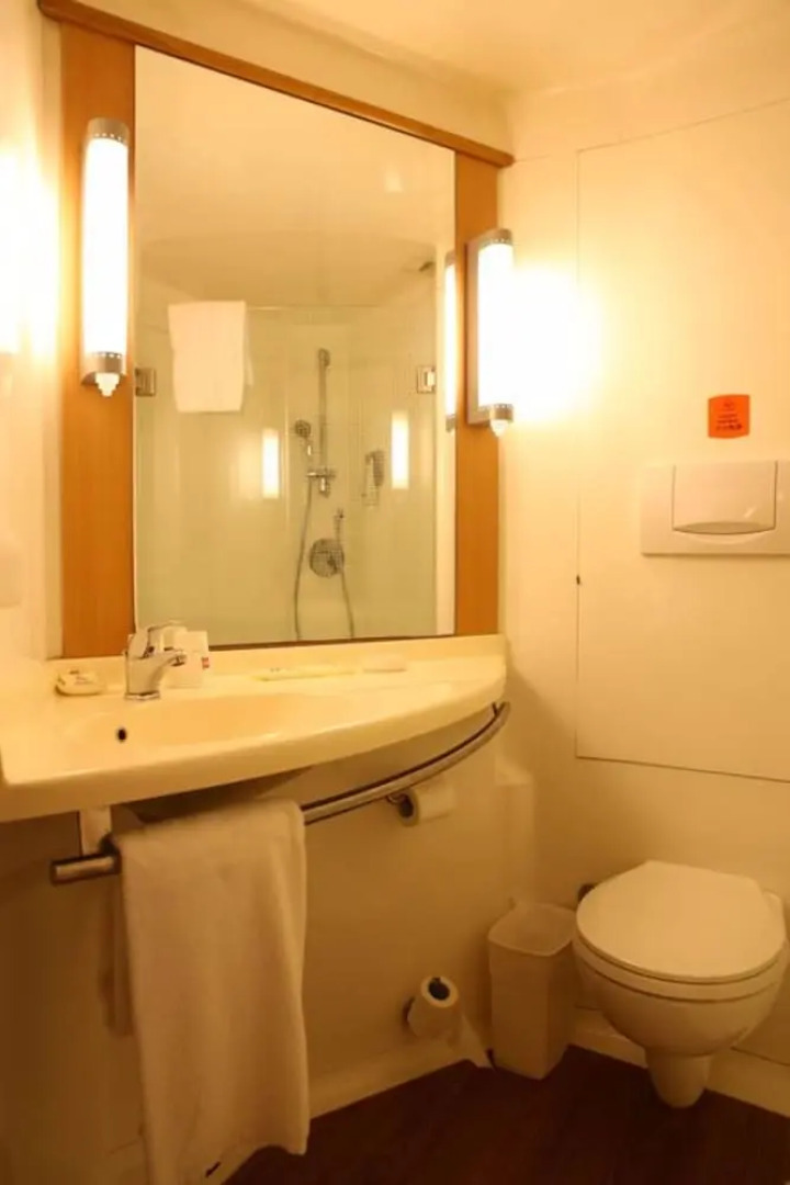 IBIS Anshan Shengli Square