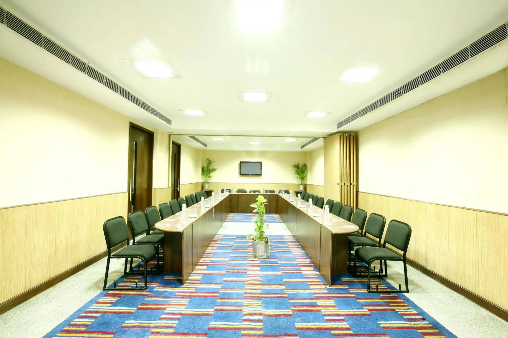 Karon Hotel - Lajpat Nagar