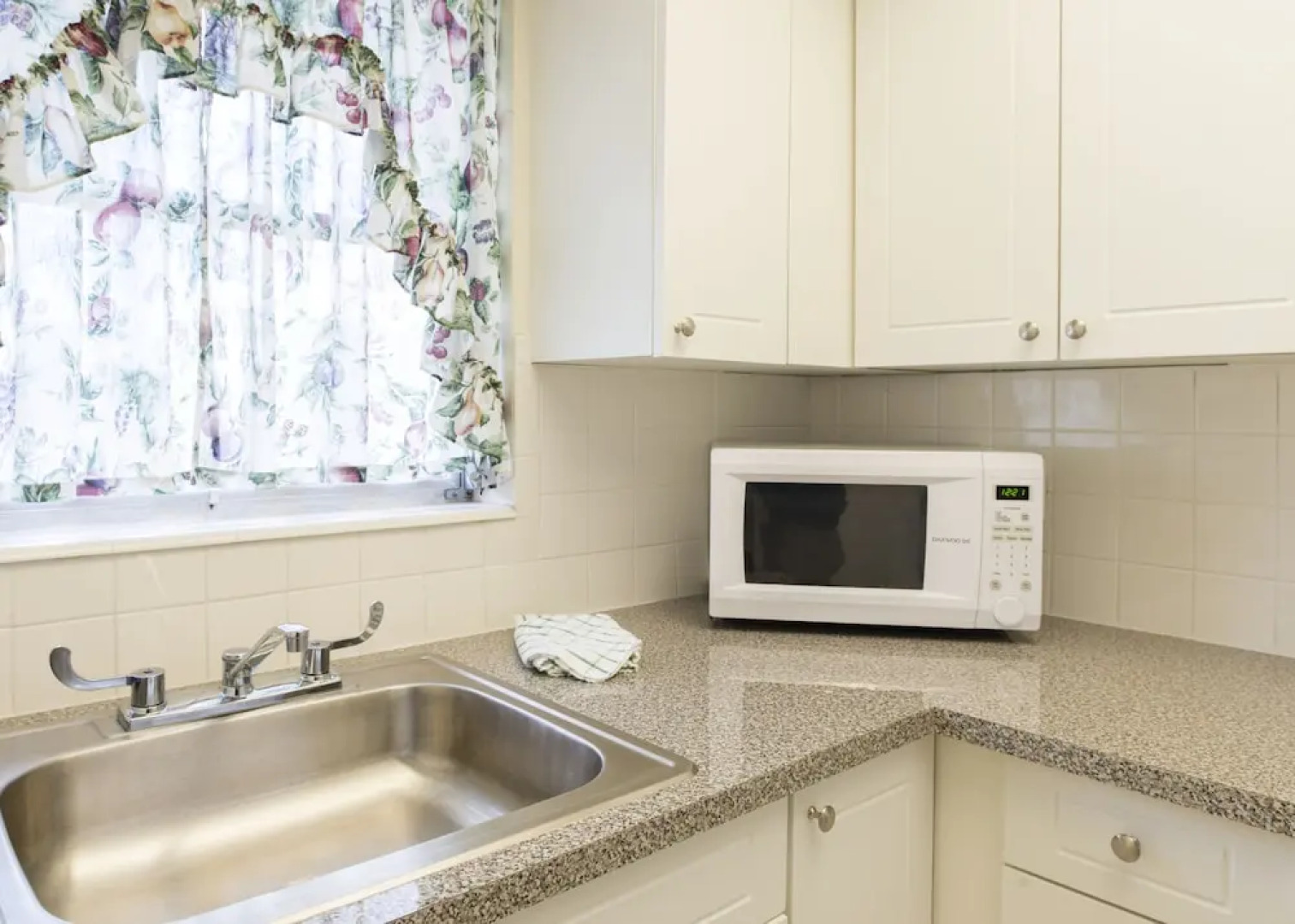 Carriage House Resort Motel