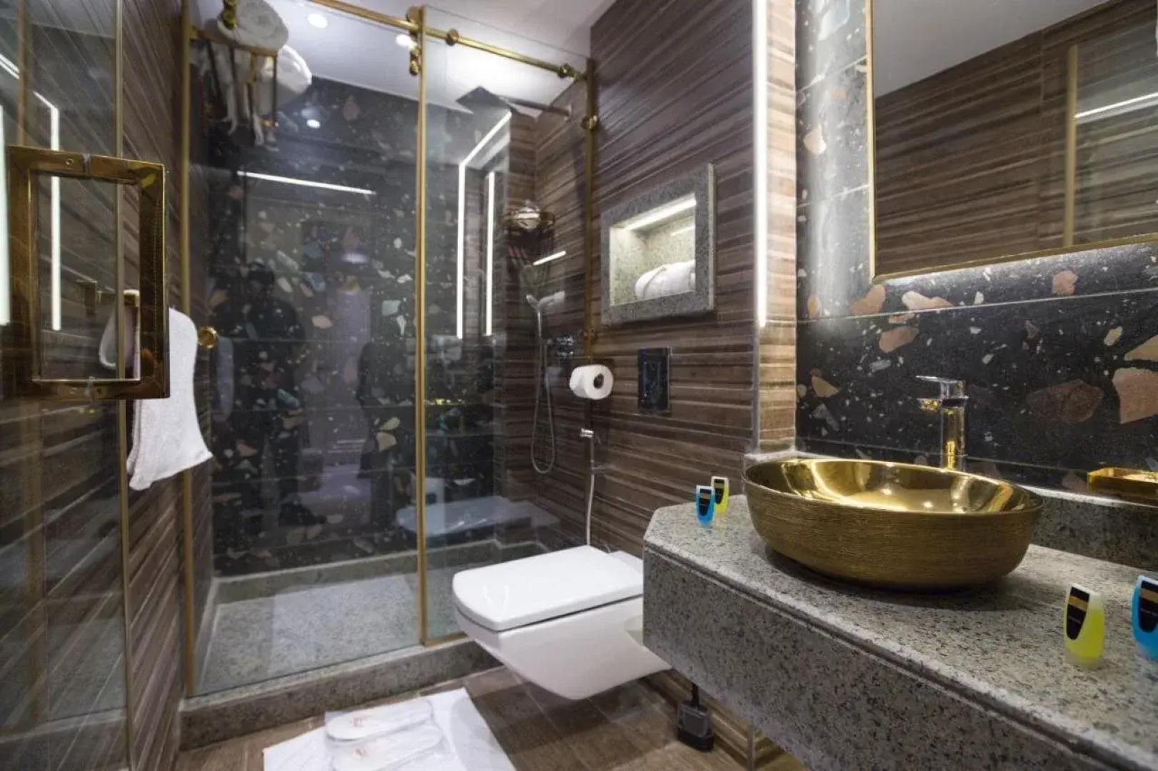 Pyramids Plateau Inn