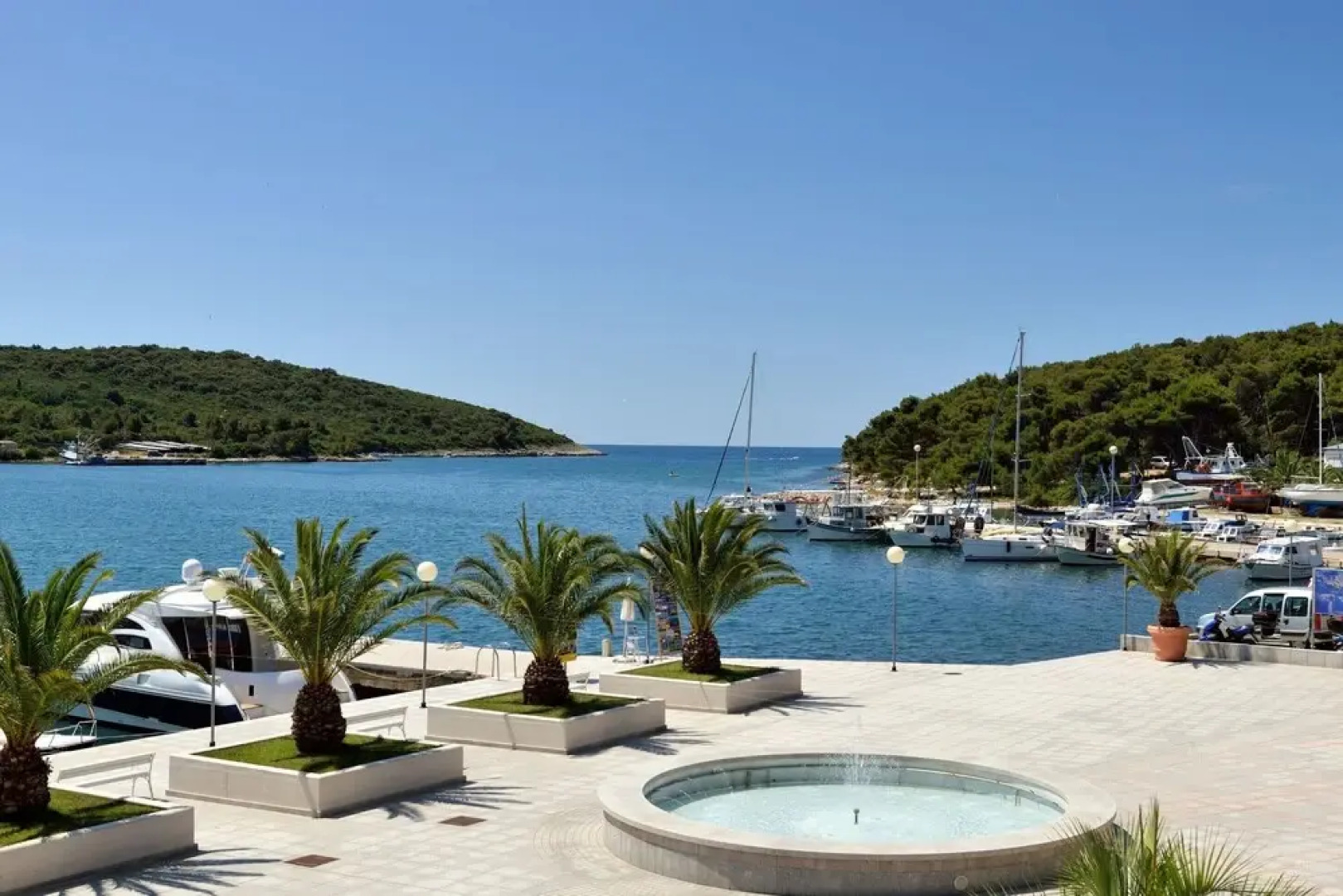 Pool Apartment Suzi 1