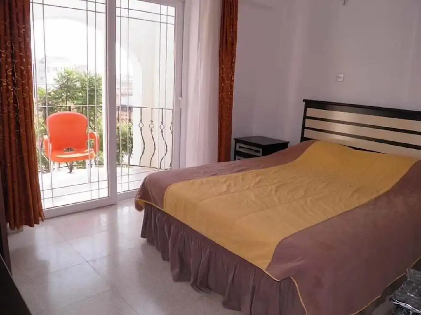 Yeldener Crystal Rocks