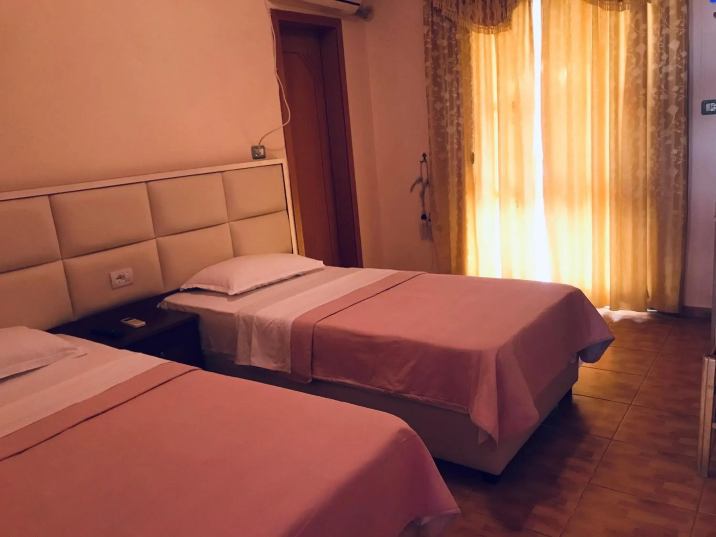 Gold Guest House & Bar