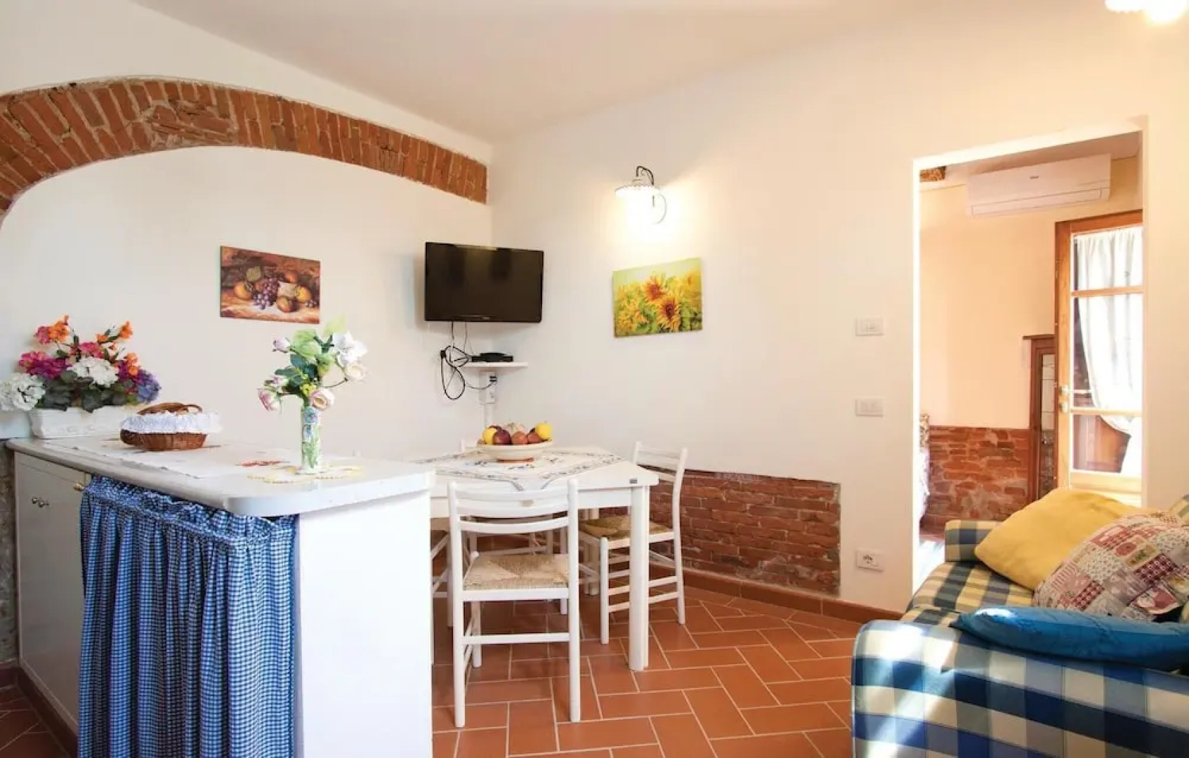 Stunning Home in Ponte Buggianese PT With Wifi and 4 Bedrooms