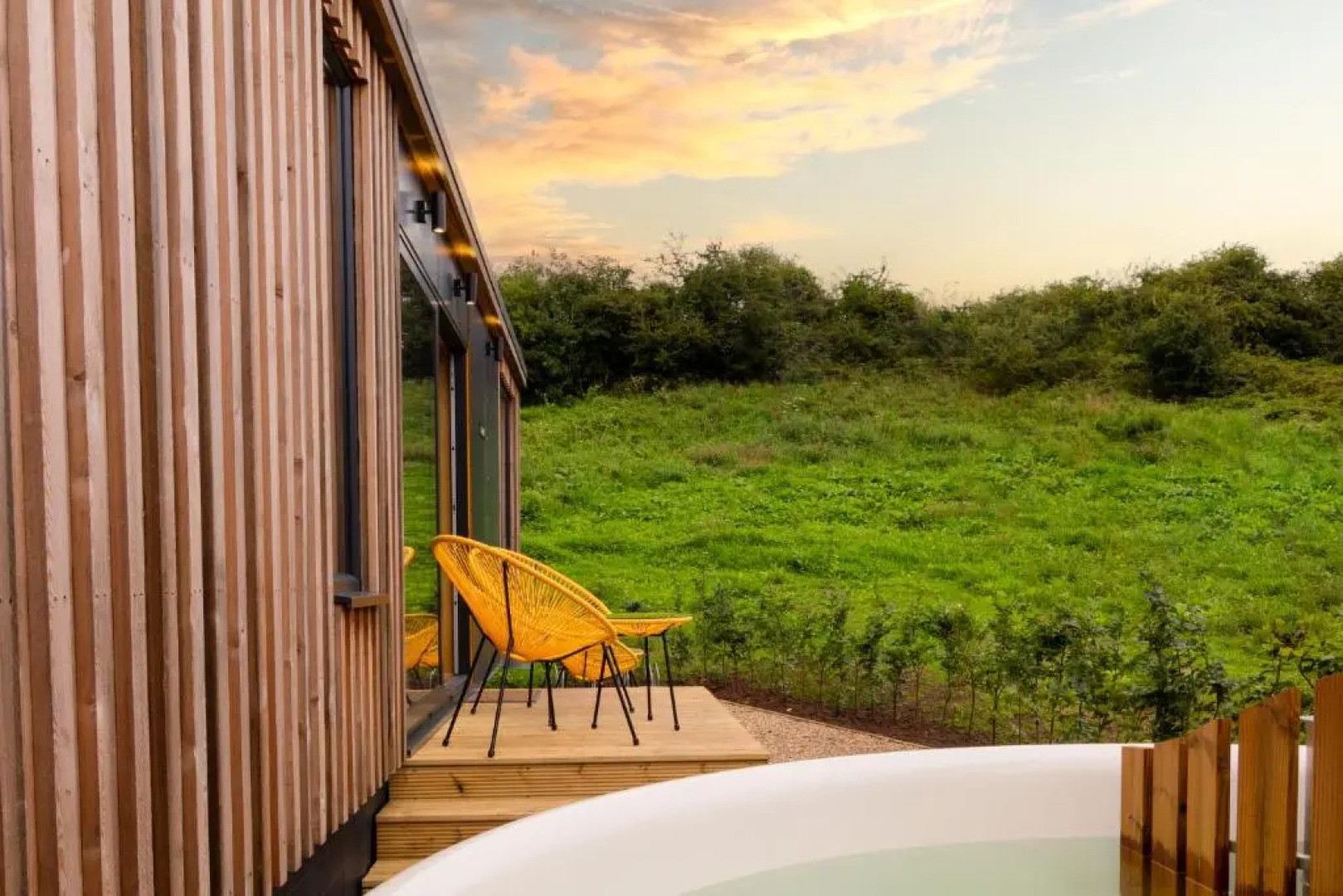 The Jungle - Unique Hot Tub Cabin in Millport