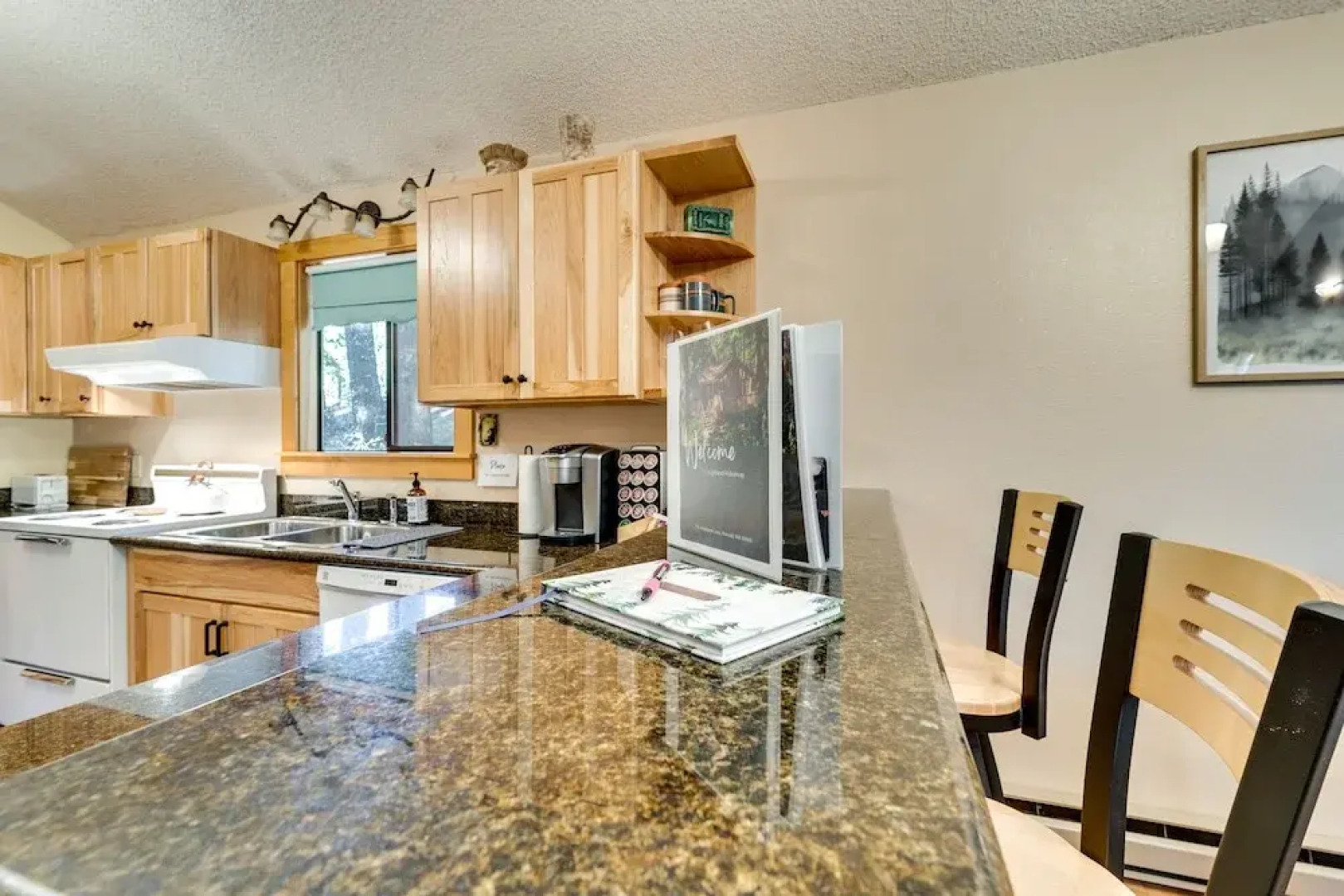 Ronald Cabin w/ Private Deck: Near Cle Elum Lake!