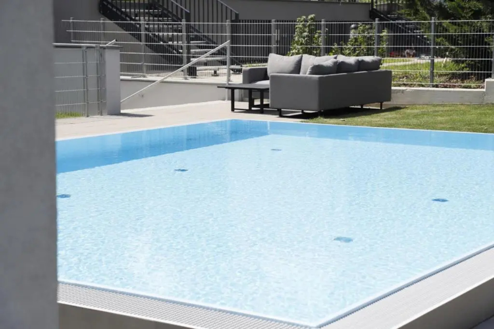 Balcony/Pool/Free Parking Garage Studio