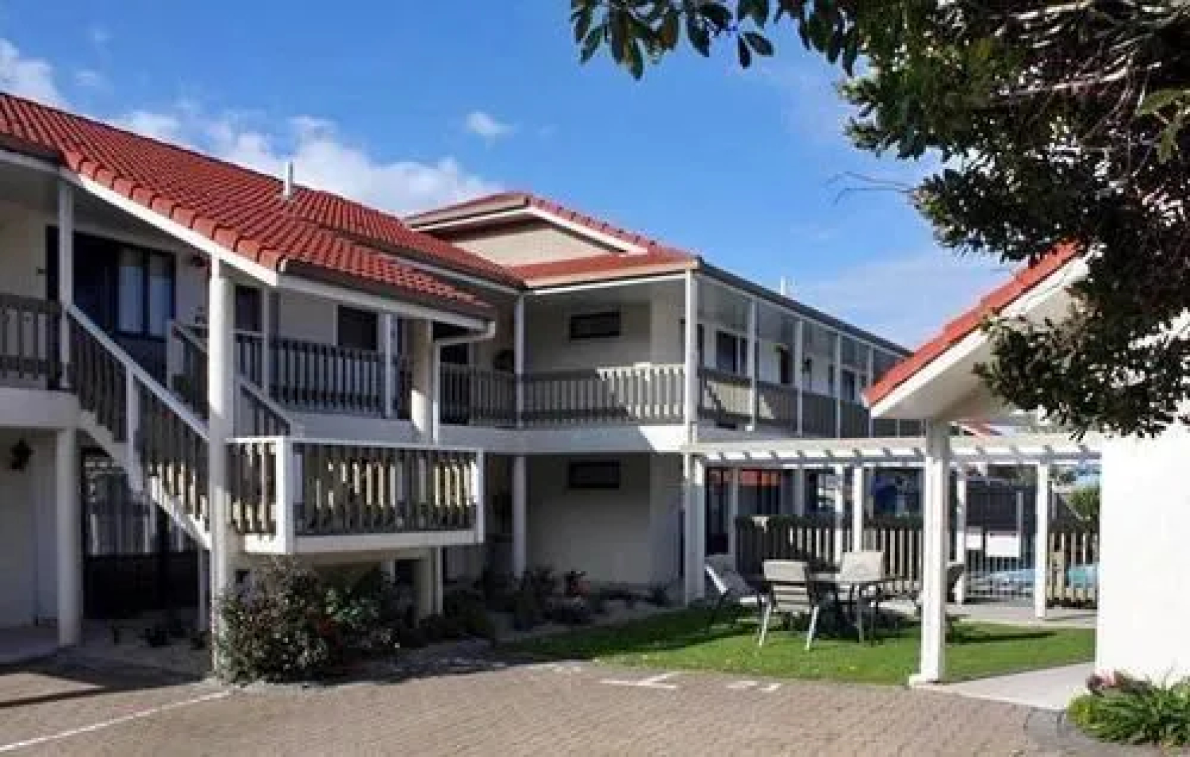Summit Motor Lodge
